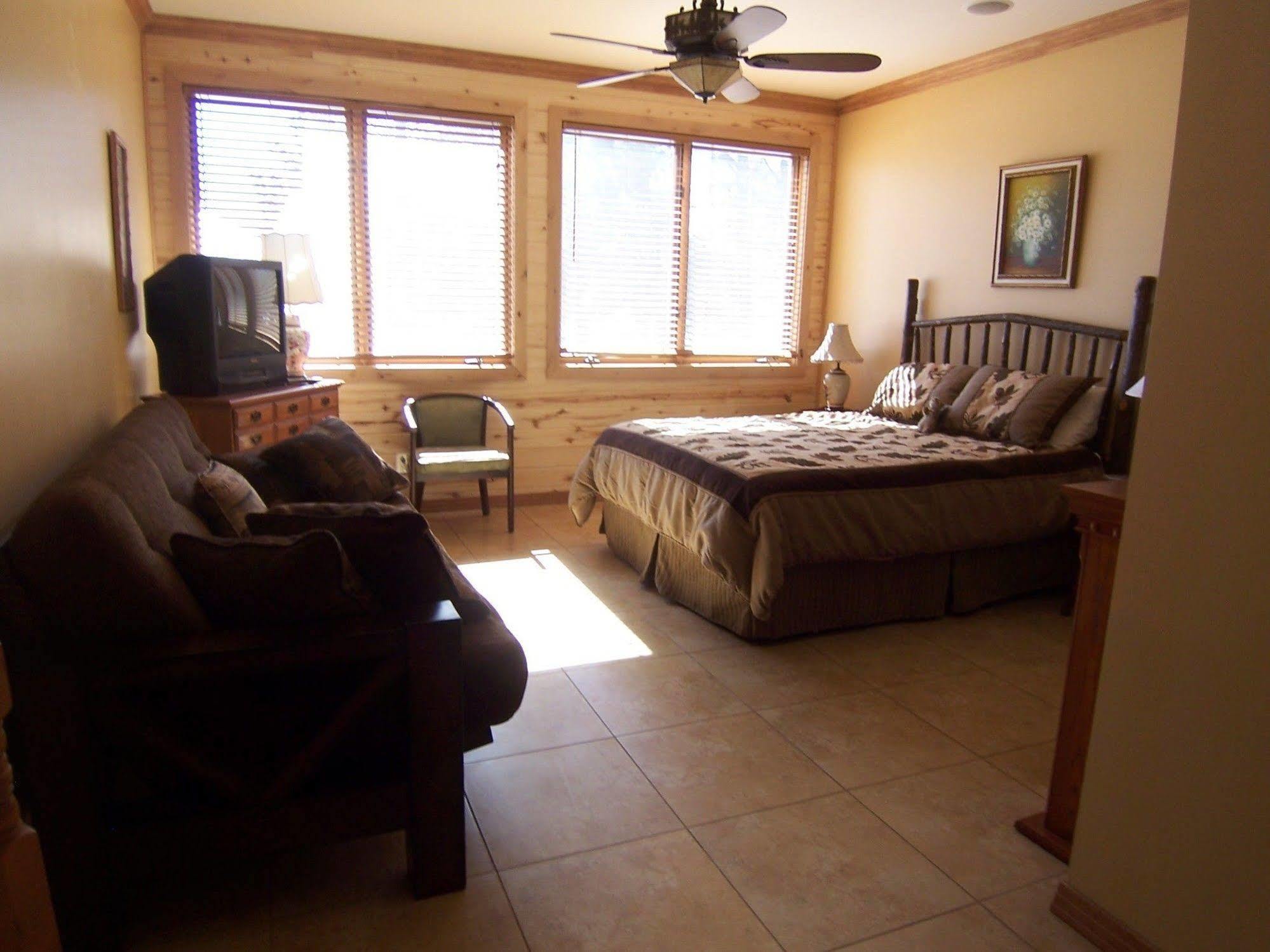פגוסה ספרינגס Elktrace Bed And Breakfast מראה חיצוני תמונה